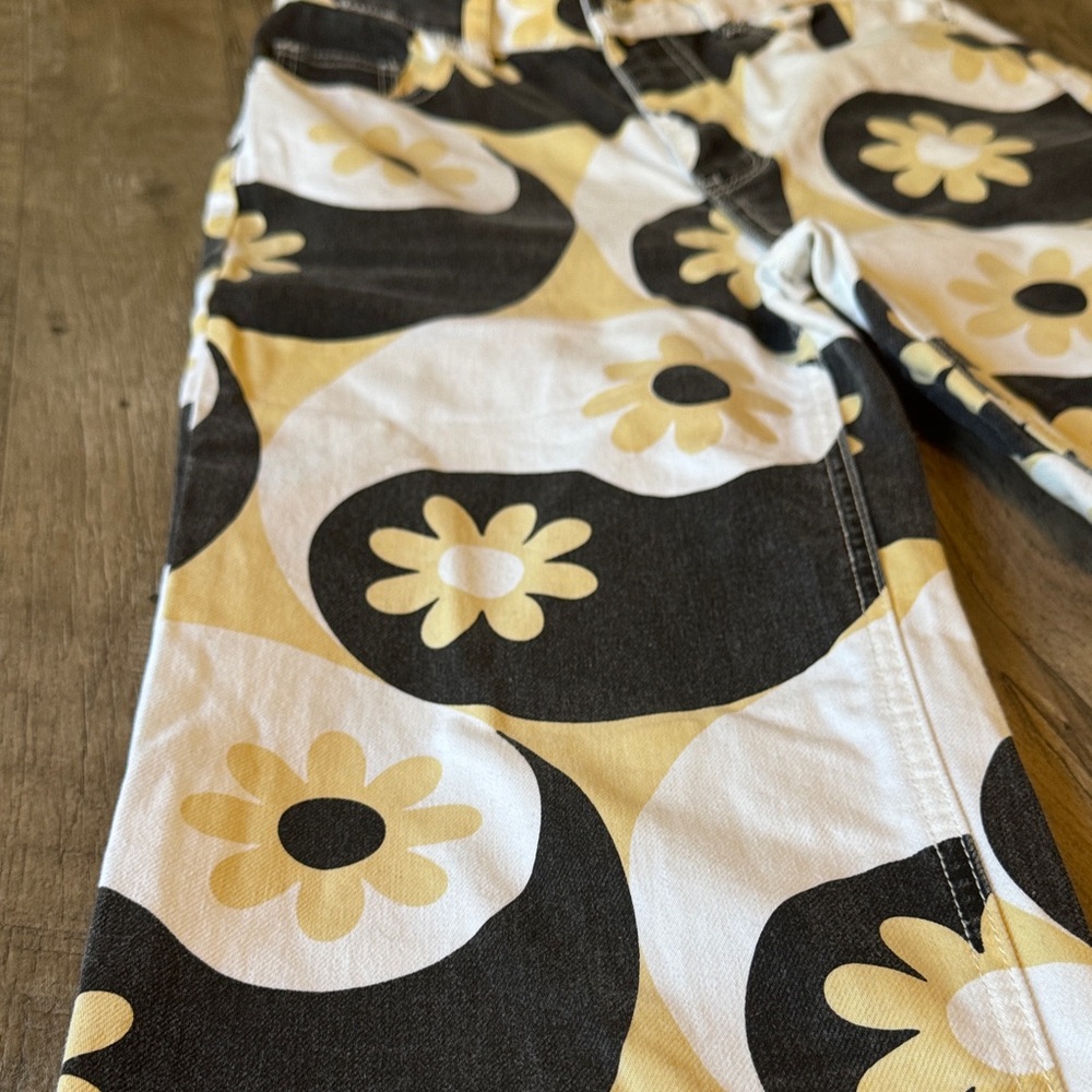 PacSun 90’s Boyfriend Black and White Flower & Ying Yang Patterned Jeans-Size 26 - Picture 4 of 10